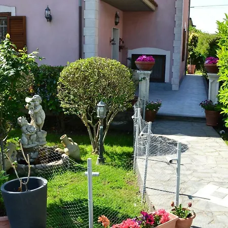 بيت ضيافة Le Rose